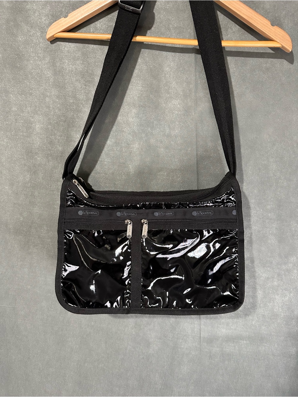 LeSportsac Deluxe Everyday Bag 7507 – Black Shine Patent – EUC